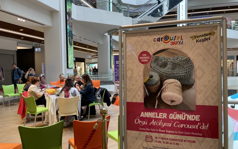 Anneler Günü’ne Özel Öznur Sağlam ile Clutch Çanta Atölyesi Carousel AVM’de Gerçekleşti