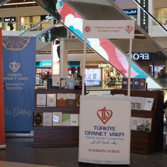 Bakırköy Müftülüğü ve Türkiye Diyanet Vakfı Carousel AVM’de Stant Açtı
