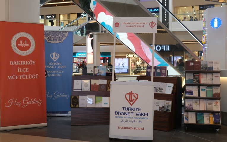 Bakırköy Müftülüğü ve Türkiye Diyanet Vakfı Carousel AVM’de Stant Açtı