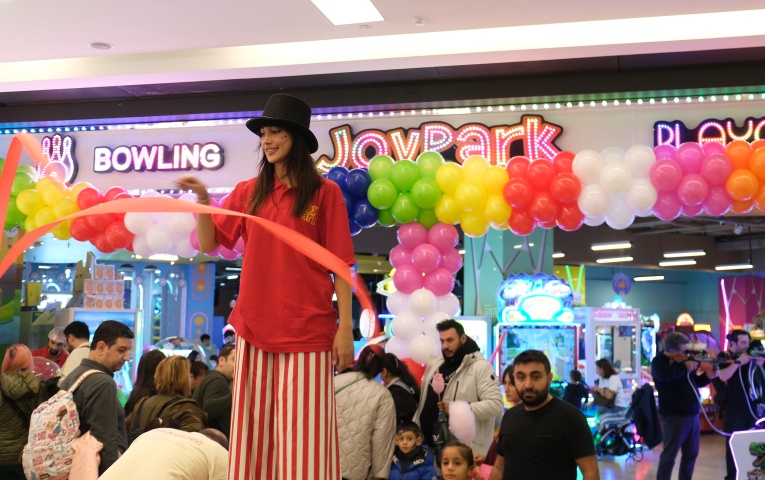 Joypark Carousel AVM’de Yenilenen Yüzüyle Ziyaretçilerini Karşılıyor!
