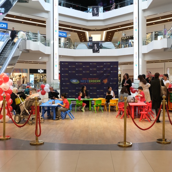 Neşe Erberk Anaokulu ile Cumhuriyet Coşkusu Carousel AVM’de Yaşandı!