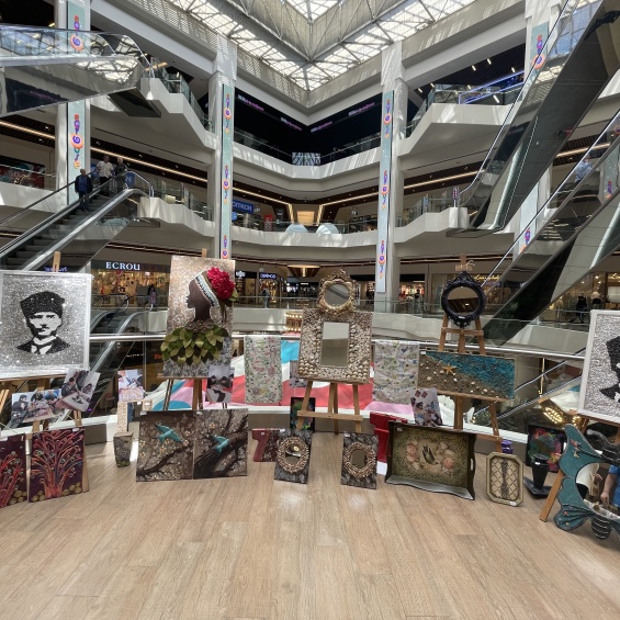 Sanatla Güçlenen Yetenekler Carousel AVM’de Bir Araya Geldi