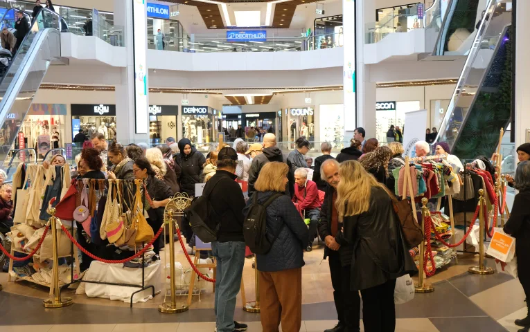 Türkiye Sakatlar Derneği Sergisi Carousel Sahne’de Ziyaretçilerle Buluştu