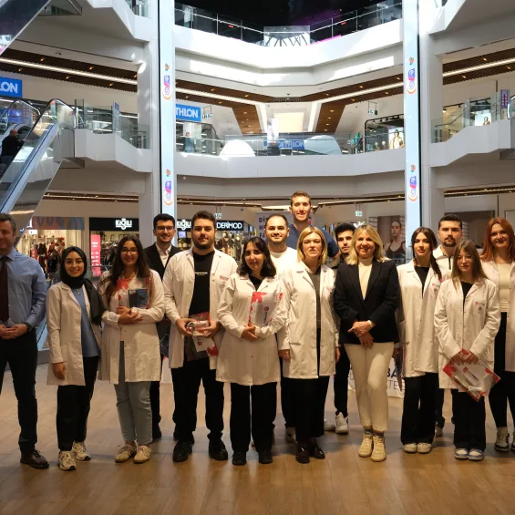 Altınbaş Üniversitesi Diş Sağlığı Standı Ziyaretçilerden Yoğun İlgi Gördü