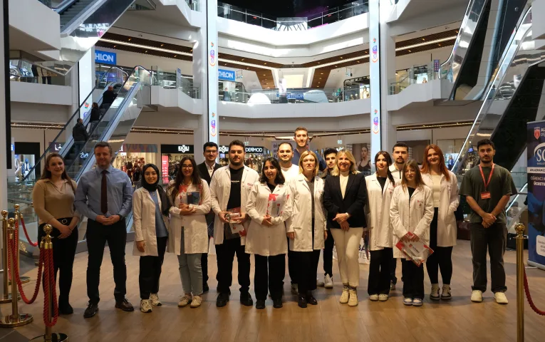 Altınbaş Üniversitesi Diş Sağlığı Standı Ziyaretçilerden Yoğun İlgi Gördü